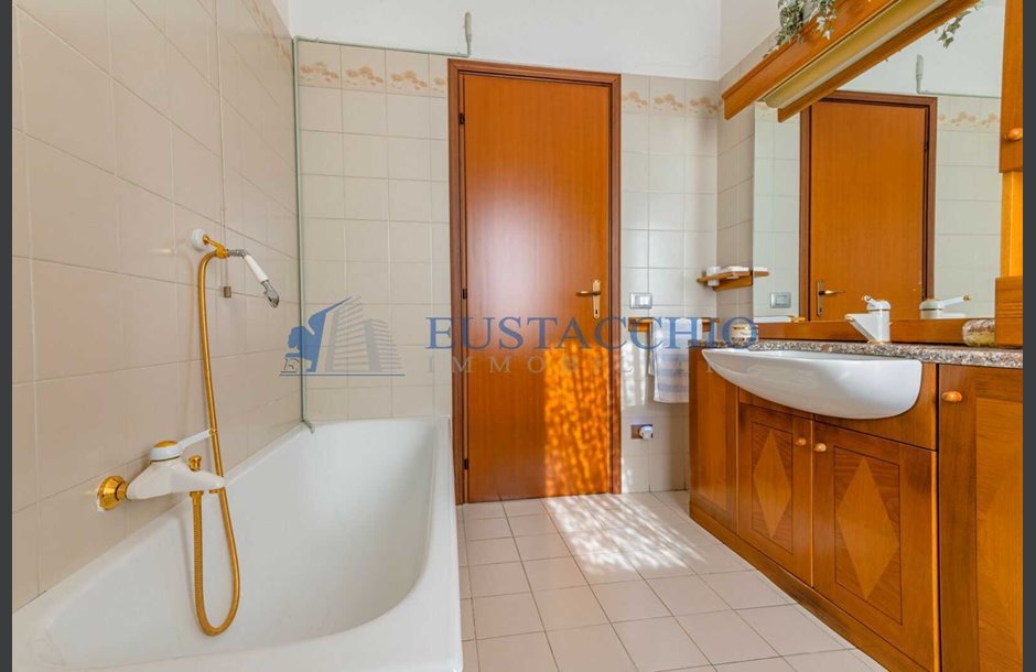 Vendita villa di testa con box doppio Treviolo - 315.000 € _JCI2588_tn