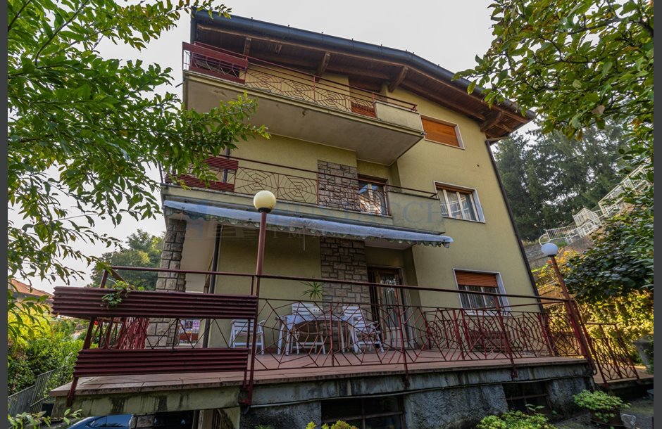 Vendita palazzina con box doppio da ristrutturare Lovere - 350.000 € _JCI5815_tn