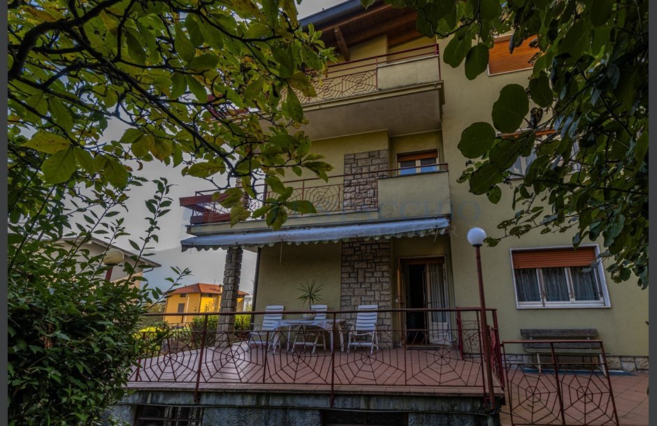 Vendita palazzina con box doppio da ristrutturare Lovere - 350.000 € _JCI5817_tn