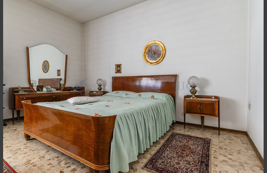 Vendita palazzina con box doppio da ristrutturare Lovere - 350.000 € _JCI5751_tn