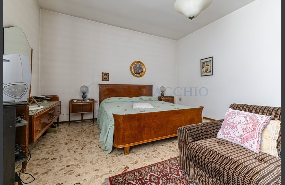 Vendita palazzina con box doppio da ristrutturare Lovere - 350.000 € _JCI5754_tn