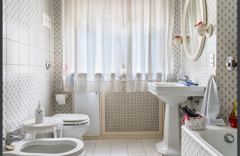 Vendita palazzina con box doppio da ristrutturare Lovere - 350.000 € 4_tn-17