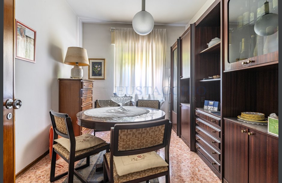 Vendita palazzina con box doppio da ristrutturare Lovere - 350.000 € 8_tn-7