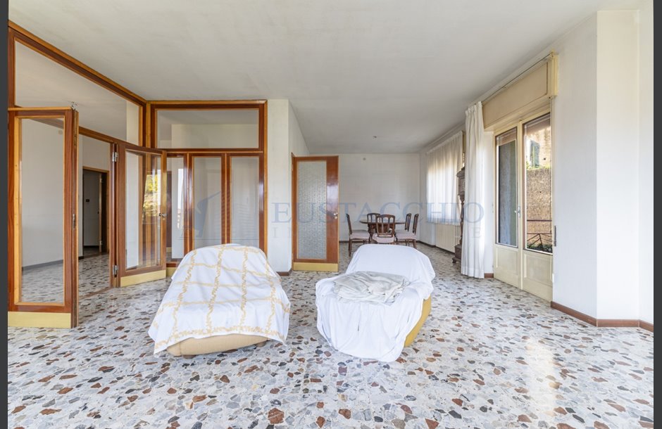 Vendita palazzina con box doppio da ristrutturare Lovere - 350.000 € 3_tn-25