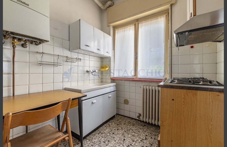 Vendita palazzina con box doppio da ristrutturare Lovere - 350.000 € 4_tn-21