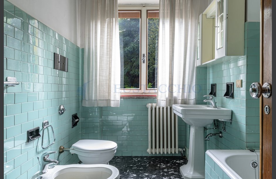 Vendita palazzina con box doppio da ristrutturare Lovere - 350.000 € 8_tn-9