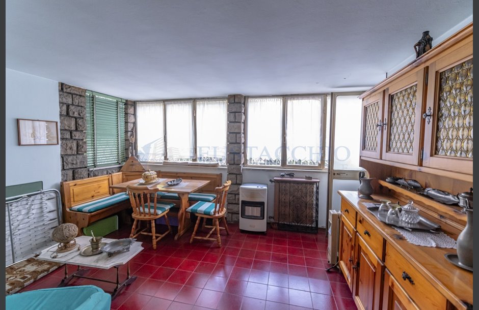 Vendita palazzina con box doppio da ristrutturare Lovere - 350.000 € _JCI5846_tn