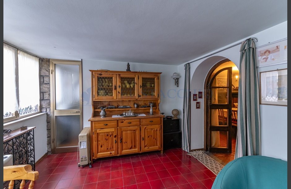 Vendita palazzina con box doppio da ristrutturare Lovere - 350.000 € _JCI5848_tn