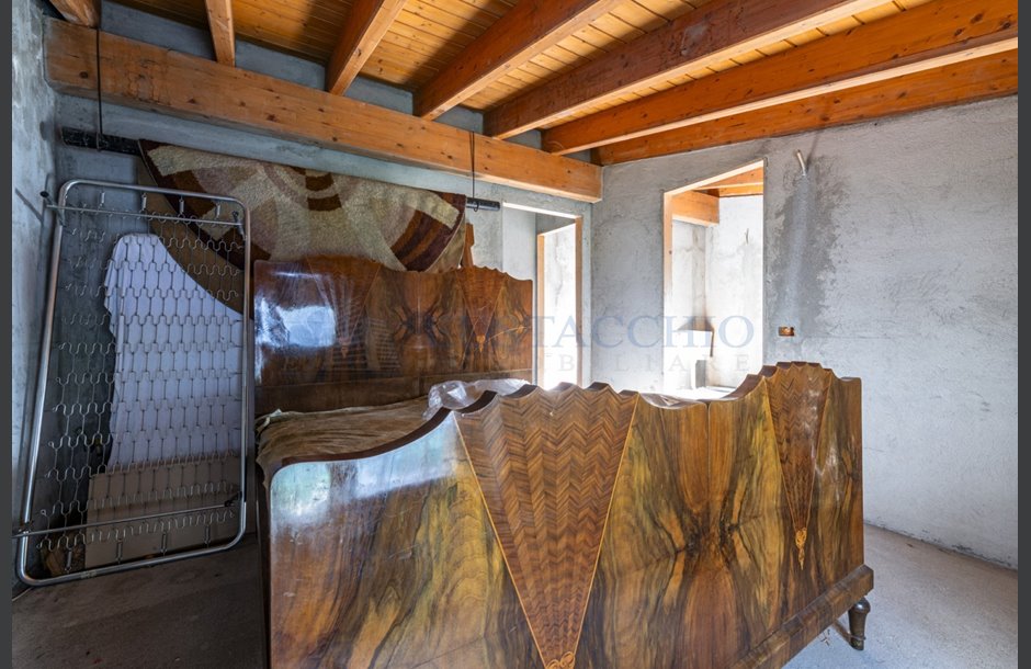 Vendita palazzina con box doppio da ristrutturare Lovere - 350.000 € _JCI5808_tn